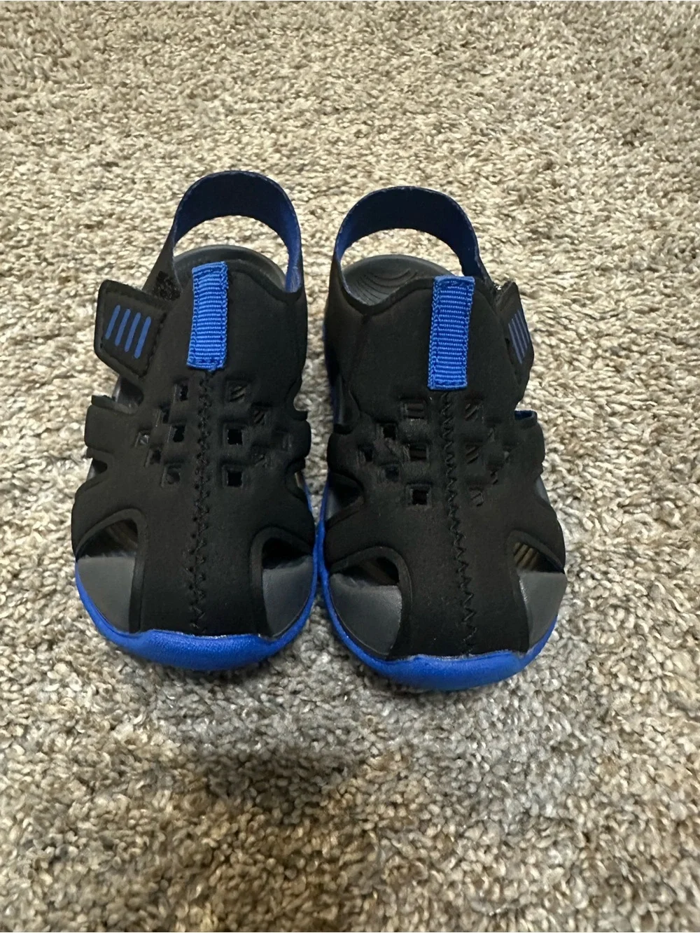 New! wonder nation Black and Blue Closed-Toe Kids Sandals